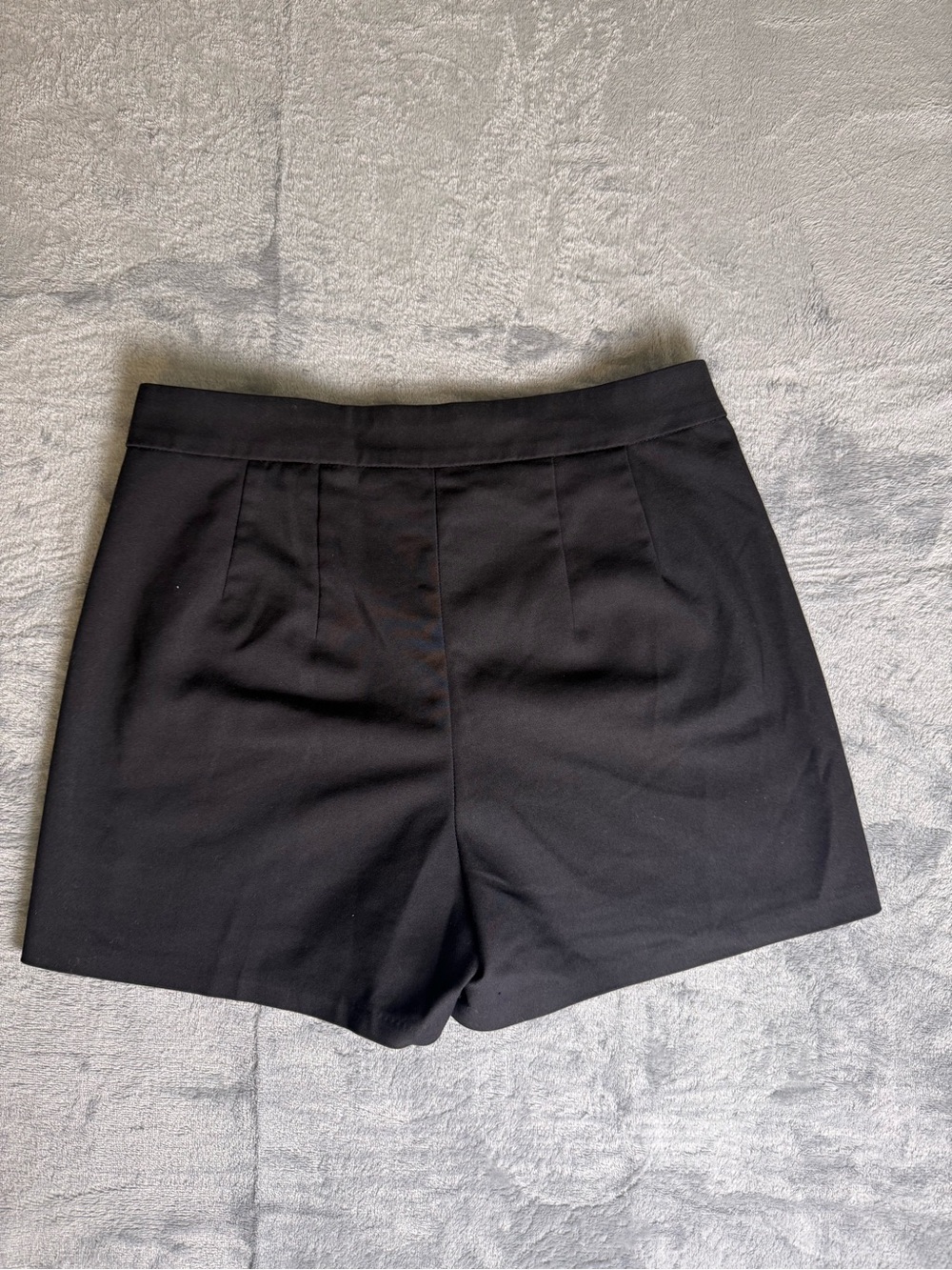 Express Black Midi High-Waist Shorts with Gold Buttons Size 4 Stretch - Picture 2 of 8